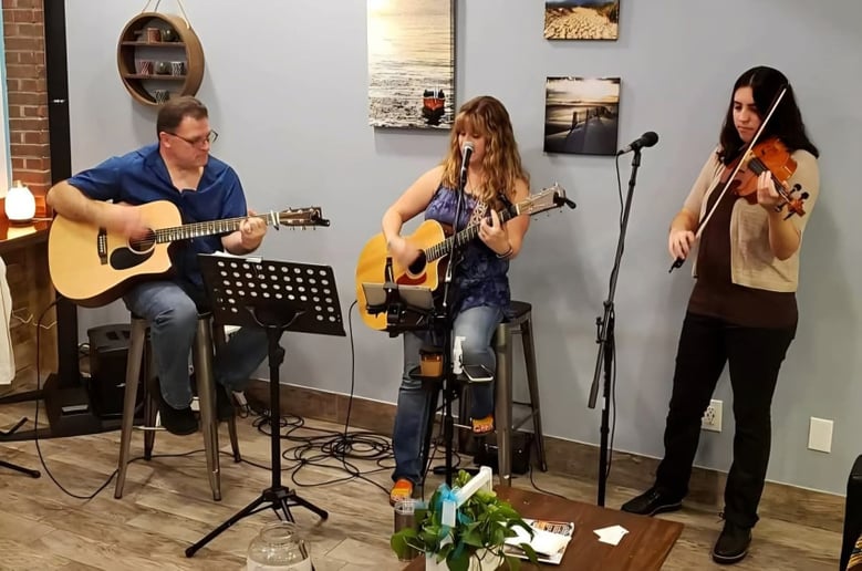 Gallery photo 3 of Stardust Acoustic