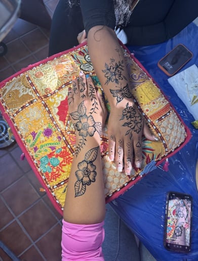 Gallery photo 3 of Starting Stars Henna