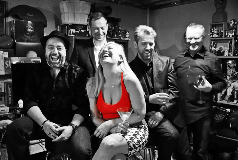 Gallery photo 1 of 4 Aces and a Queen