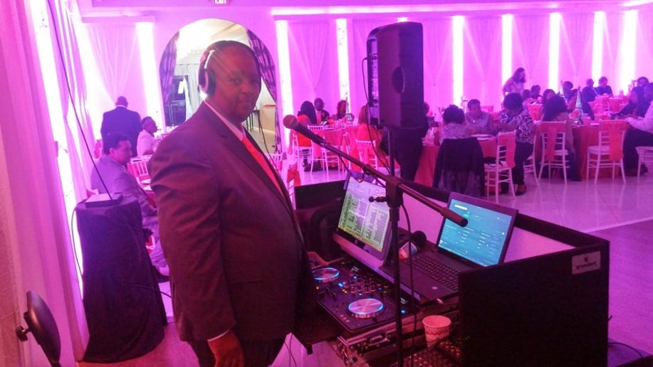 Gallery photo 3 of DJ PapaSmurf
