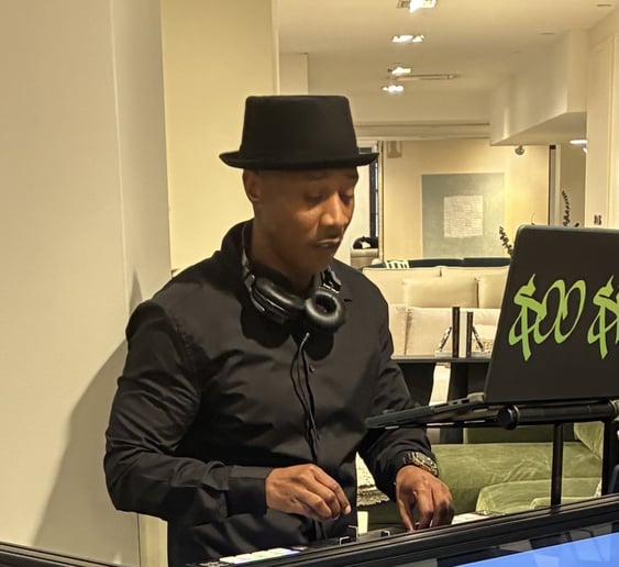 Gallery photo 2 of “The Sound of ART” - (DJ)