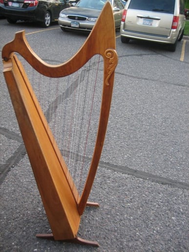 Gallery photo 1 of Stephanie Claussen, harpist