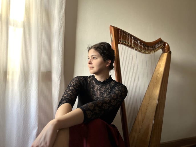 Gallery photo 3 of Stephanie Claussen, harpist