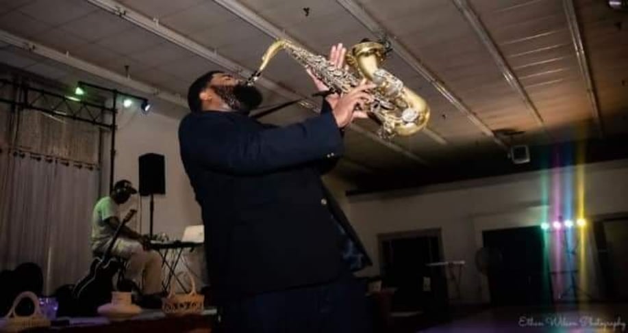 Gallery photo 9 of Stephen "Saxee" Smith