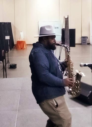 Gallery photo 10 of Stephen "Saxee" Smith