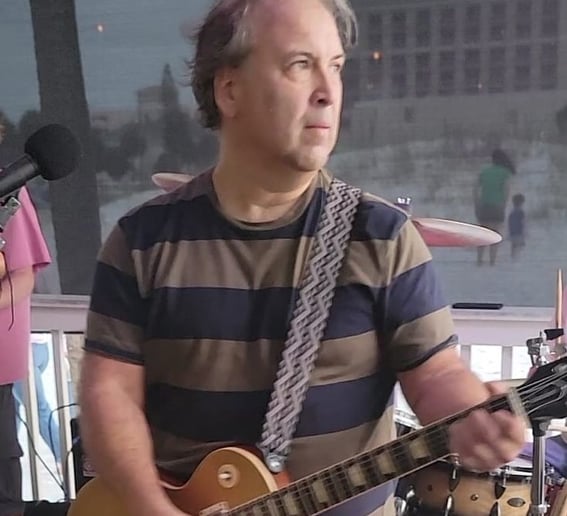 Gallery photo 1 of Steve Colondres Live Music