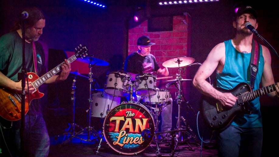 Gallery photo 1 of Steve Skiano and The Tan Lines