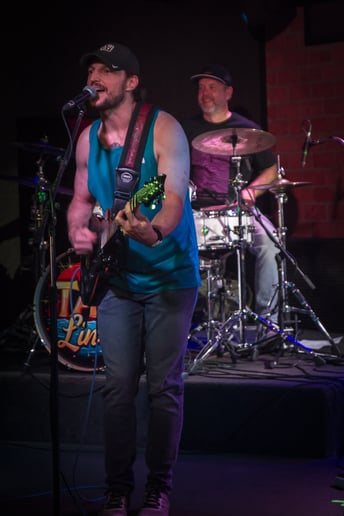 Gallery photo 2 of Steve Skiano and The Tan Lines