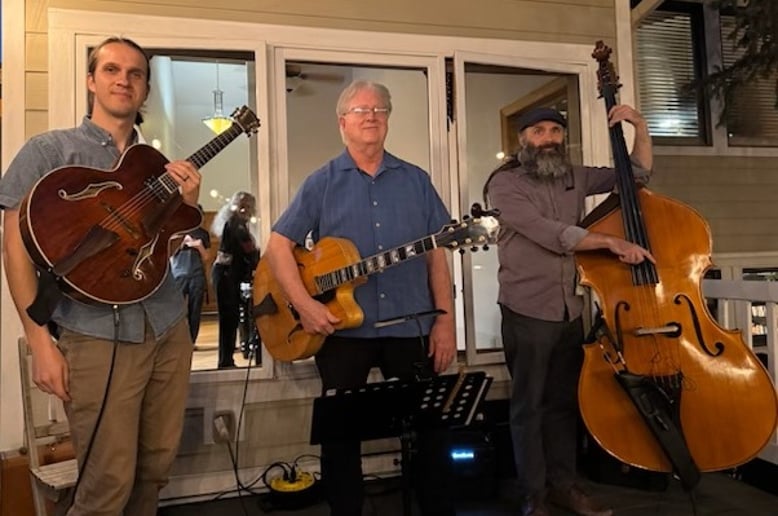 Gallery photo 2 of 16 Strings Jazz Trio