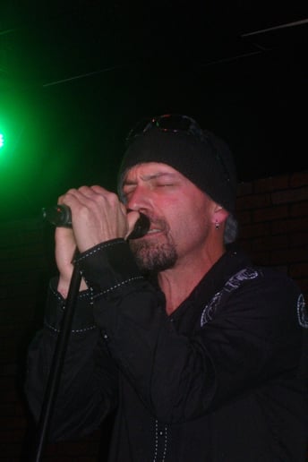 Gallery photo 2 of Stonz Thro