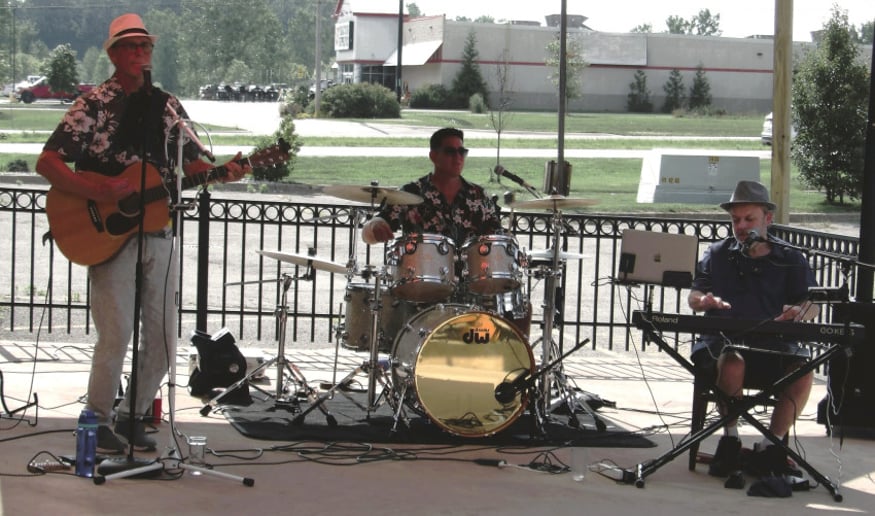 Gallery photo 3 of Streetlife Serenade
