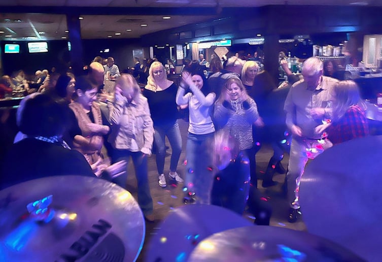 Gallery photo 1 of Strictly Overtime Band