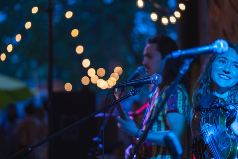 Gallery photo 1 of String Queen Roni