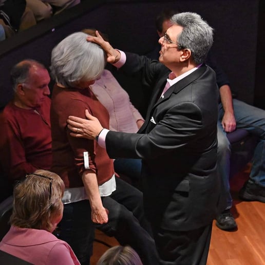 Gallery photo 2 of Strolling and stage mind reader