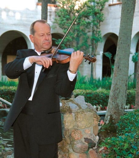 Gallery photo 4 of Zoriy Z. Zinger - Strolling Violinist