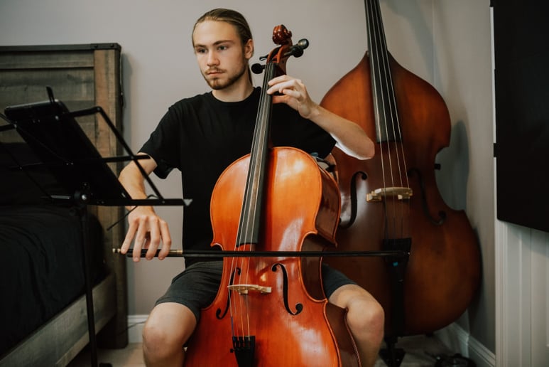 Gallery photo 6 of Studio Bassist