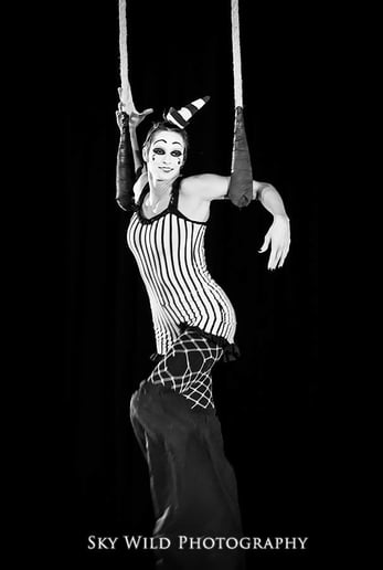 Gallery photo 2 of Stumbling Star Stilt Walker