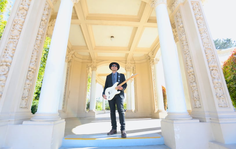 Gallery photo 5 of Suave Guitarist