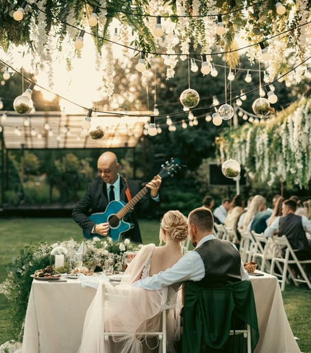 Gallery photo 4 of Suave Guitarist