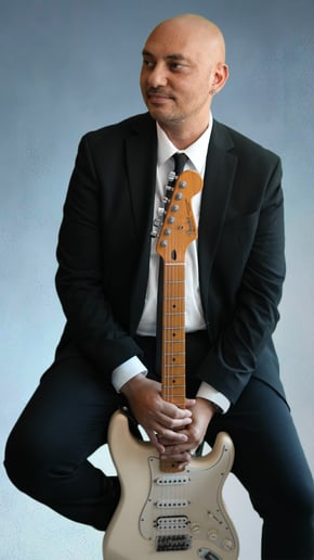 Gallery photo 9 of Suave Guitarist