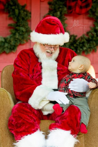 Gallery photo 1 of Suitcase Santa