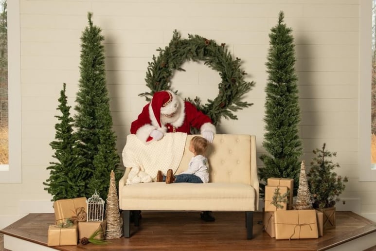 Gallery photo 6 of Suitcase Santa
