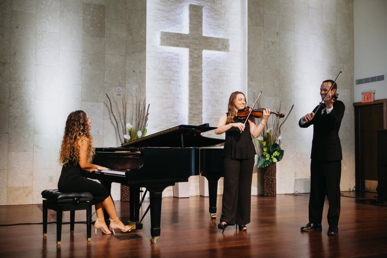 Gallery photo 2 of Suite Strings