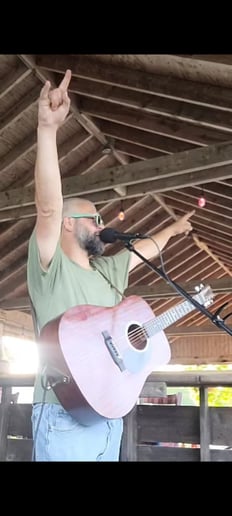 Gallery photo 3 of Sully Solo Music