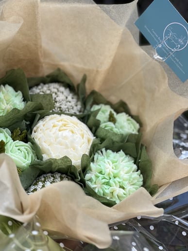 Gallery photo 3 of Sumptuous Bouqcakes
