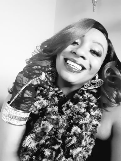 Gallery photo 2 of Sunja Dannette Soulful Singer