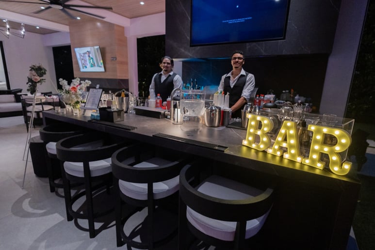 Gallery photo 1 of Sunset Sips Mobile Bar