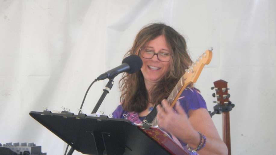 Gallery photo 1 of Susan Peak Sharing Joy Through Music