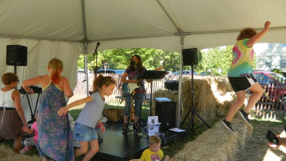 Gallery photo 2 of Susan Peak Sharing Joy Through Music