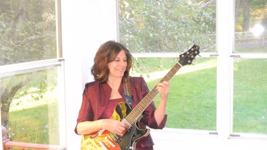 Gallery photo 4 of Susan Peak Sharing Joy Through Music