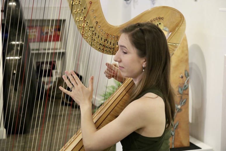 Gallery photo 6 of Susanna Wang, Harpist