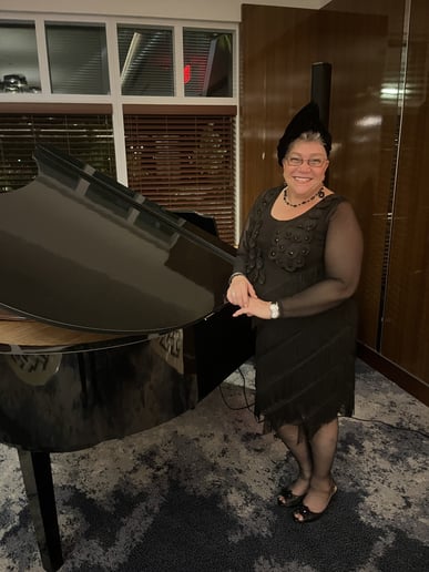 Gallery photo 8 of Suzanne Lucas & the HotBoyz