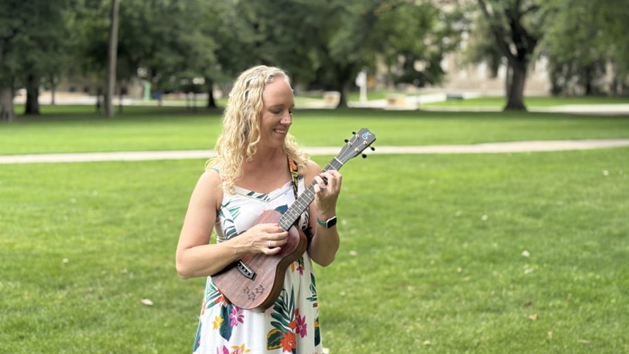 Gallery photo 2 of Suz'kulele