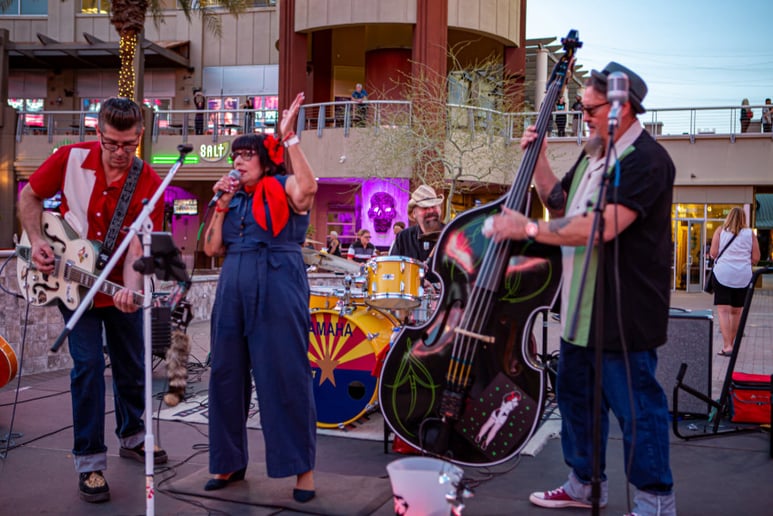 Gallery photo 2 of Suzie and the Cruisers