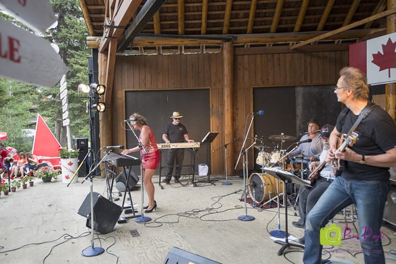 Gallery photo 2 of Suzie Q Dance Band