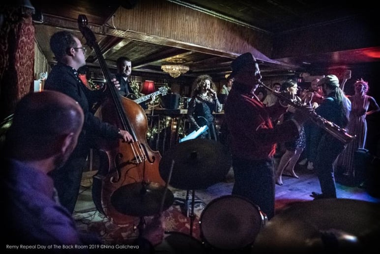 Gallery photo 25 of Svetlana & The Delancey Five