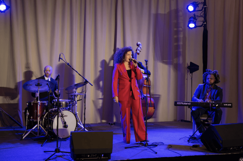 Gallery photo 29 of Svetlana & The Delancey Five