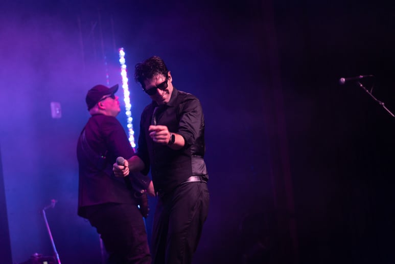 Gallery photo 8 of Sway