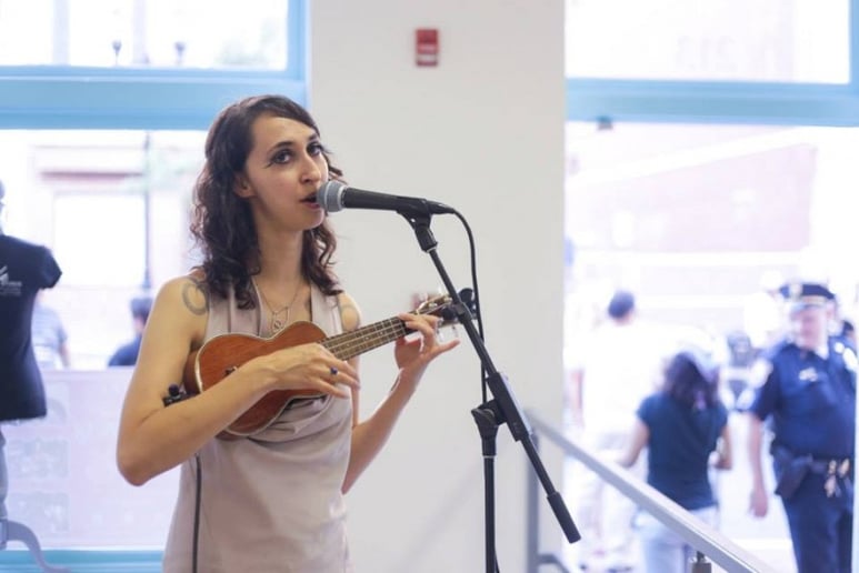 Gallery photo 2 of Sweet Soubrette - solo