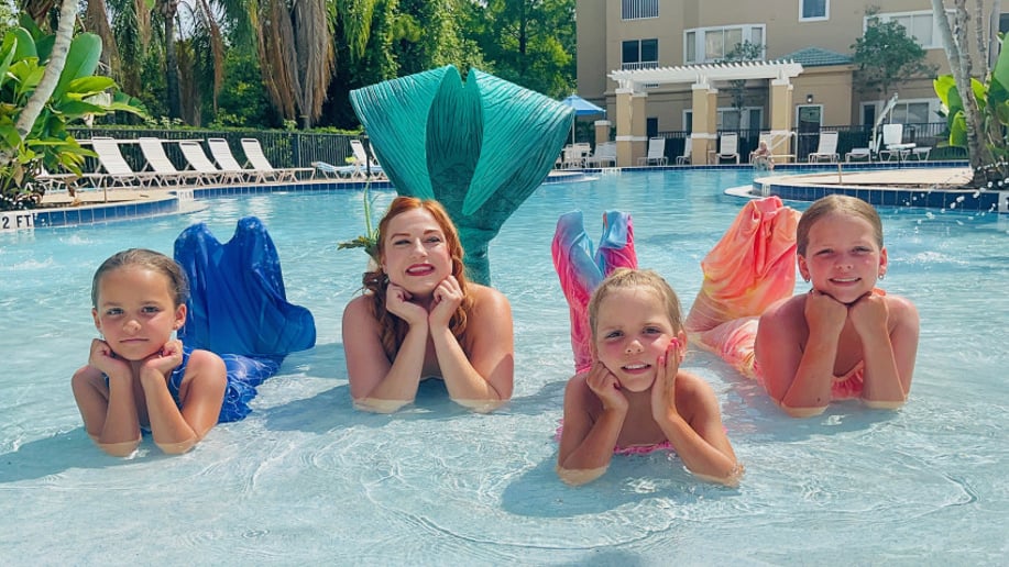Gallery photo 5 of Swimming Princess Ariel/Mermaid Delphine