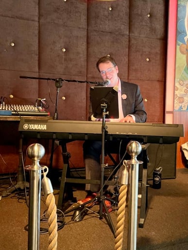 Gallery photo 3 of Swing and Sing with Kevin Howery
