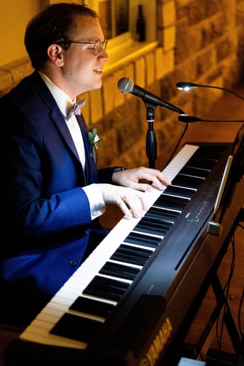 Gallery photo 4 of Swing and Sing with Kevin Howery
