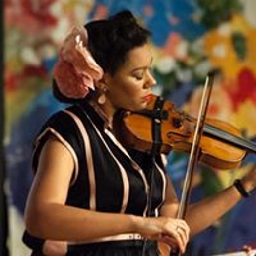 Gallery photo 8 of Swingin' with Ellie Shaw