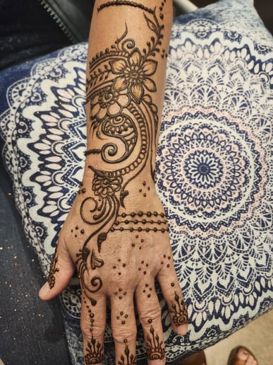Gallery photo 8 of Swirls and Twirls Body Art