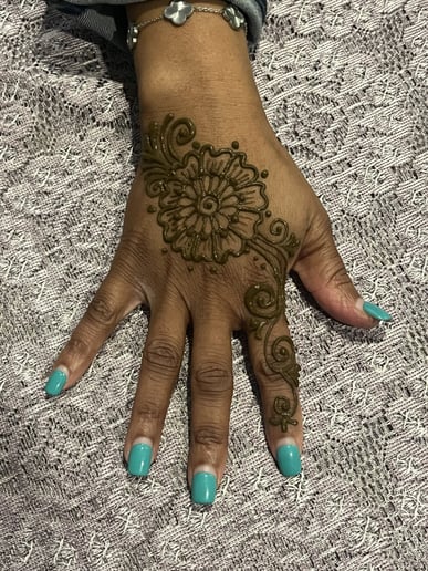 Gallery photo 6 of Swirls By Salaam Henna