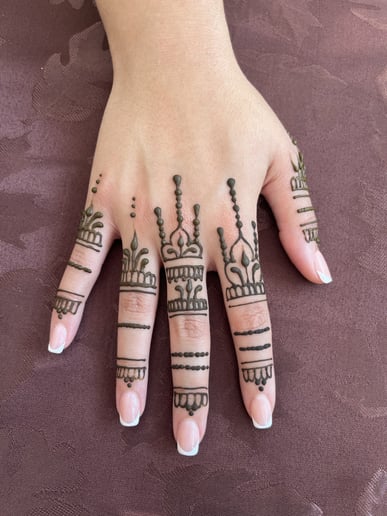 Gallery photo 7 of Swirls By Salaam Henna
